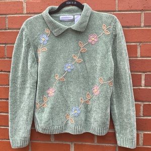 Alfred Dunner Green Sweater with Collar and Floral Stitching, Size Petite Small